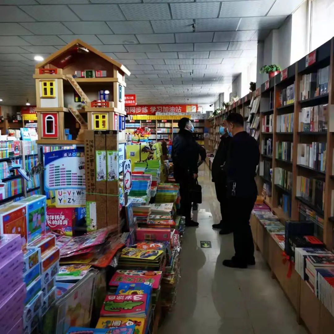 嚴(yán)把內(nèi)容關(guān)，筑牢思想陣地——五原縣開展黨的十九屆六中全會(huì)文件學(xué)習(xí)輔導(dǎo)讀物專項(xiàng)檢查